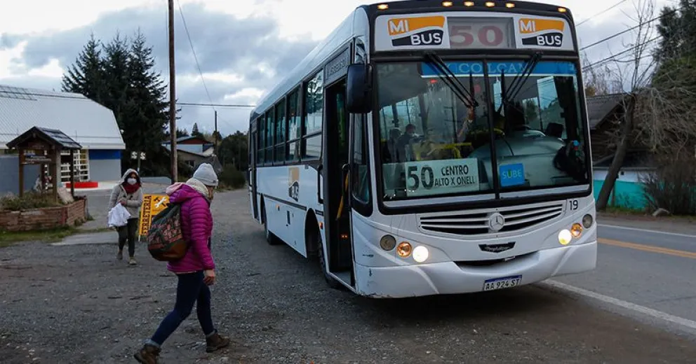 La Municipalidad le cargará casi cien mil litros de combustible a las unidades de Mi Bus