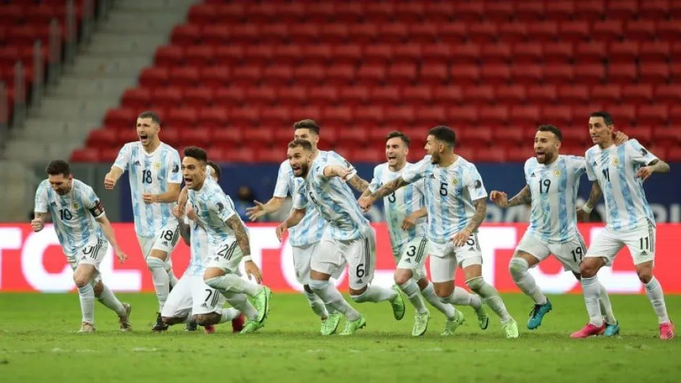 Martínez atajó 3 de 5 penales y Argentina está en la final de la Copa América