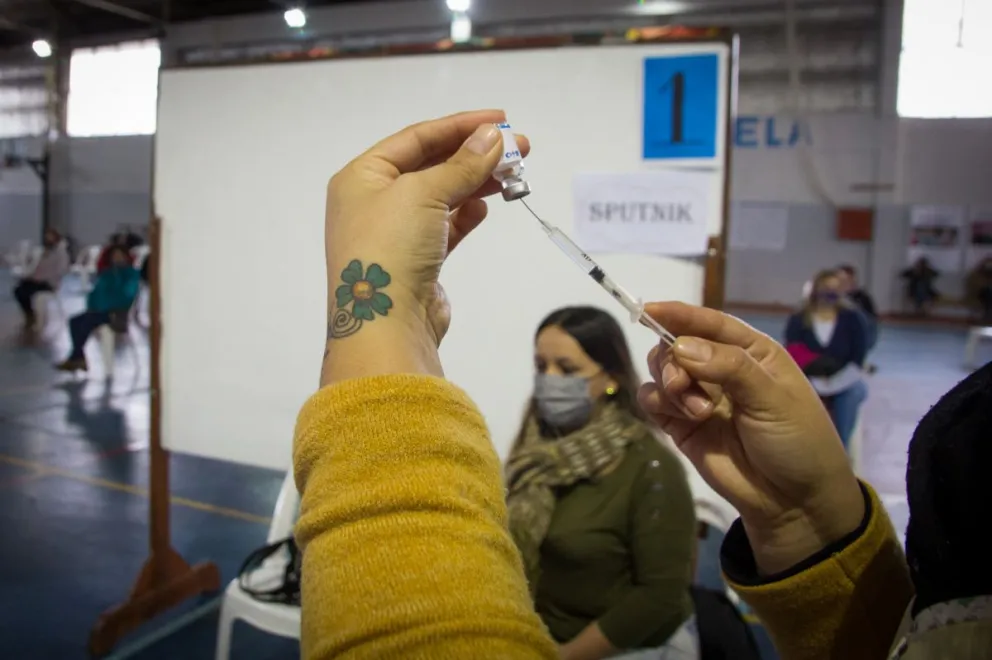 Convocan a mayores de 40 años a vacunarse con la segunda dosis contra el COVID-19