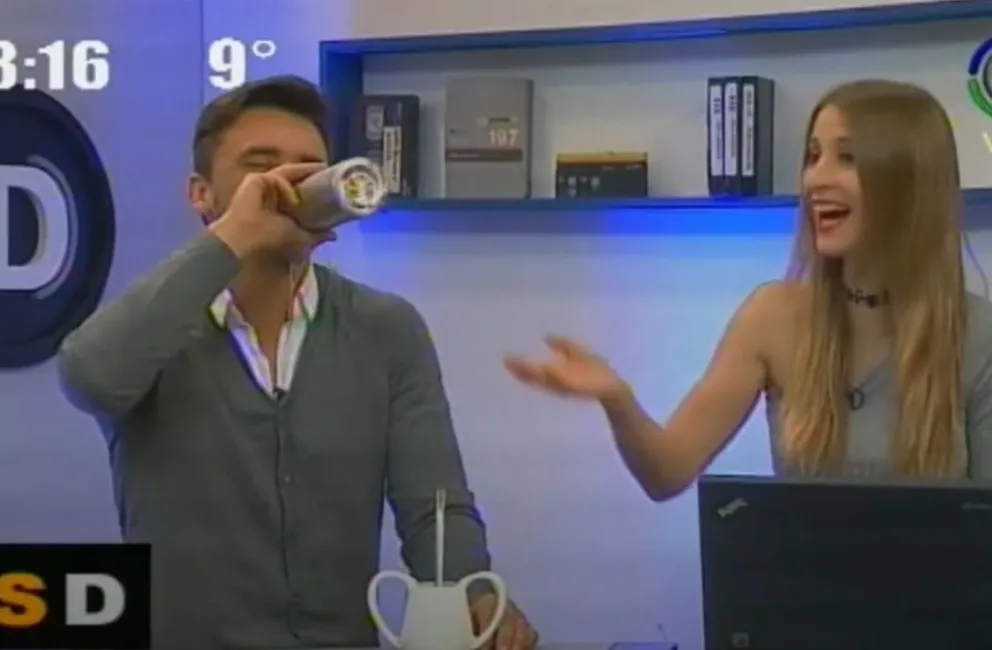 "Me quemé la barba": periodista confundió termo de mate con botella de agua