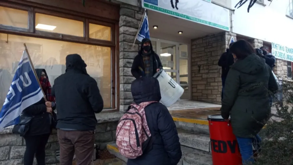 Trabajadores del DUT se manifestaron en las puertas del Poder Judicial