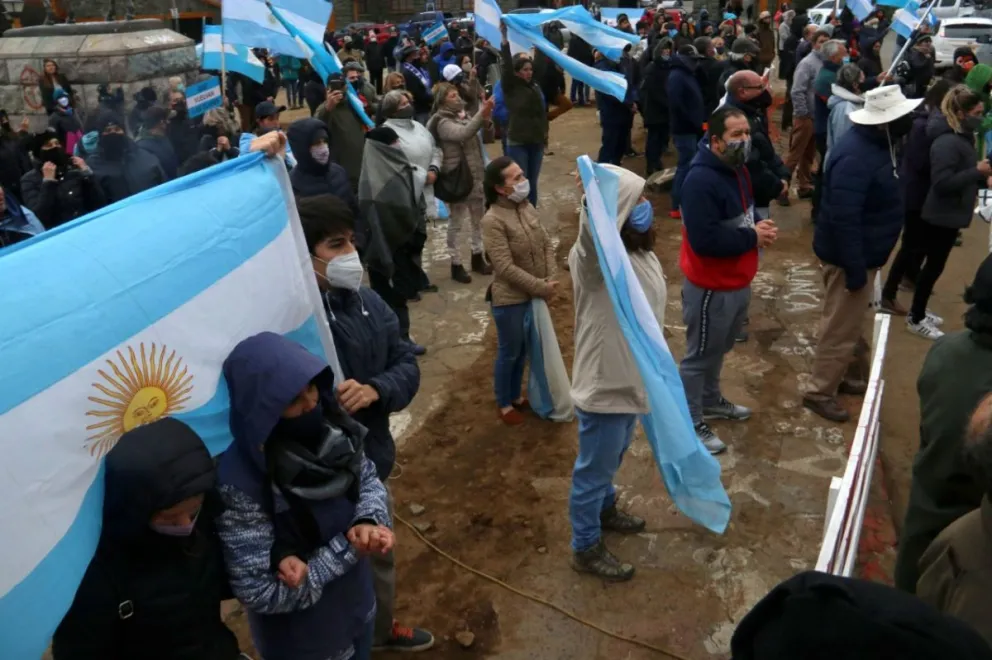 Realizarán un Banderazo de la Independencia ante el "atropello a la República"