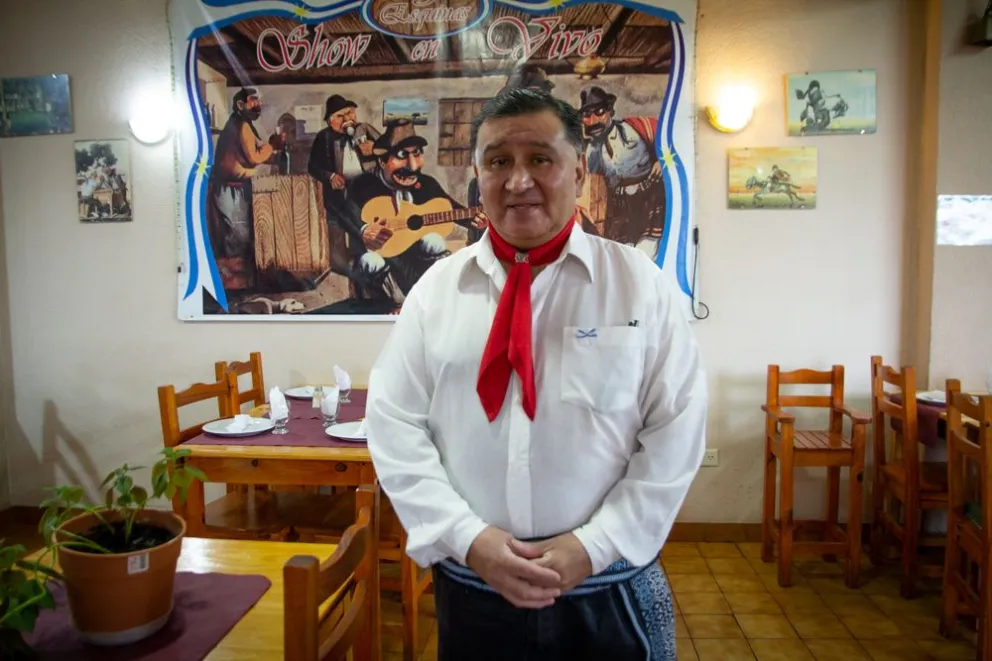 Hablan el papá y los hermanos del músico que saltó del barrio Quimey Hue al Museo del Prado