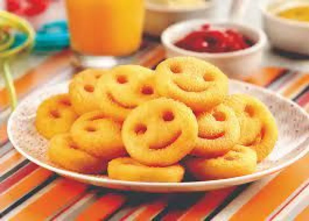 Le tocó una papa frita “peronista” y estalló de furia en Twitter: mirá la foto