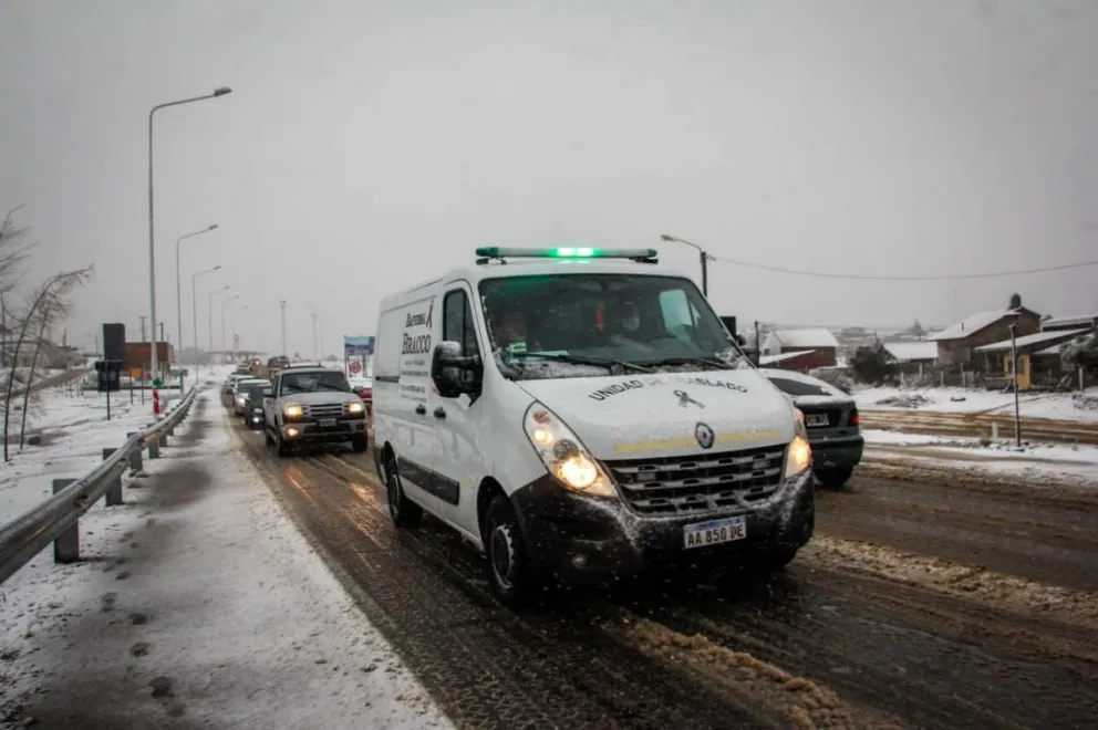 Una caravana de vehículos acompañó a Raúl Larregina hasta su última morada