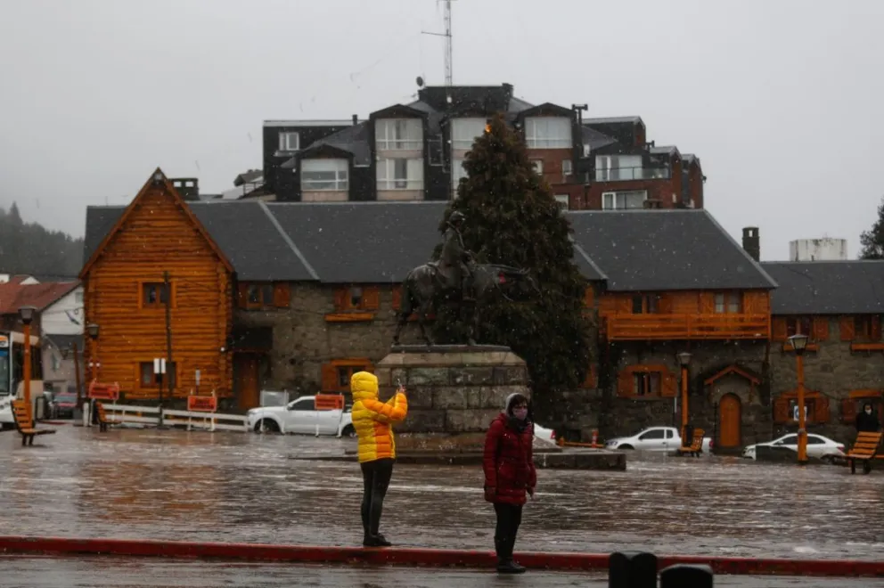 Un barilochense falleció y se registraron solo seis nuevos casos de coronavirus en la ciudad