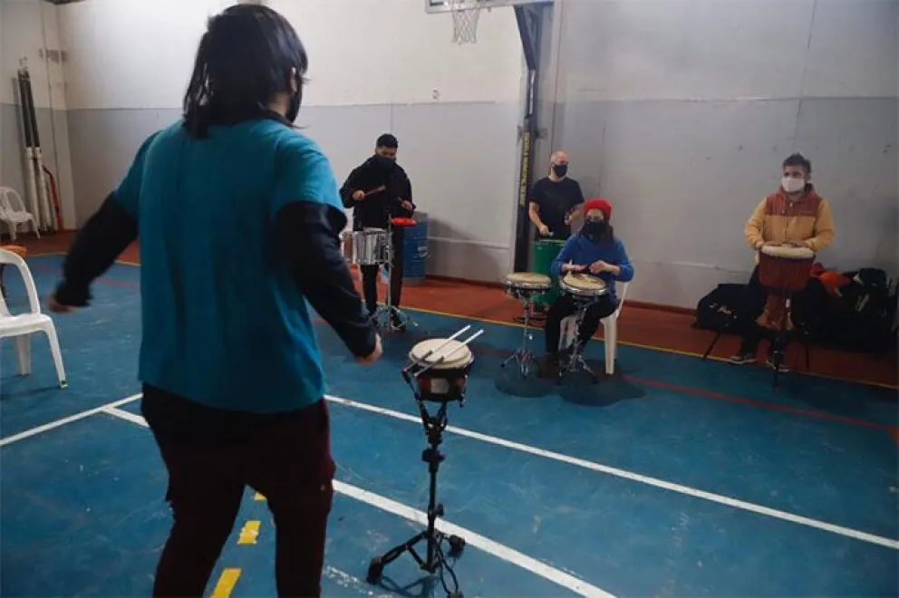 “La Banda Rodante” acompañó a quienes se van a vacunar