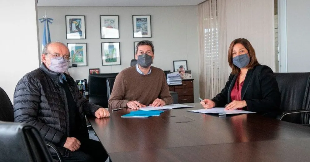 Acordaron tres obras turísticas para la provincia por casi noventa millones de pesos