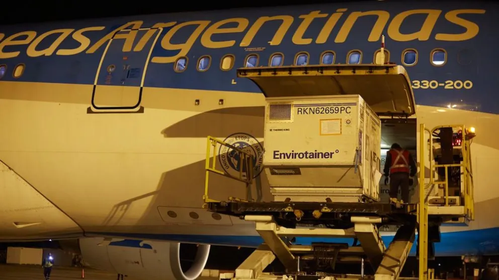 Llegó al país un vuelo con más de 768 mil dosis de Sinopharm