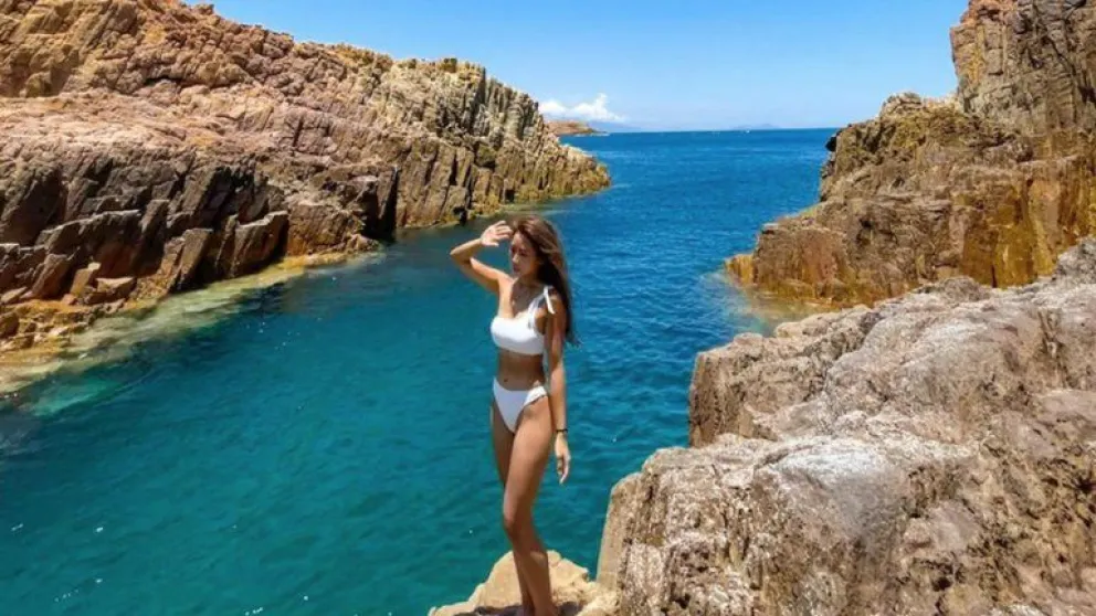 Una influencer murió al caer por un acantilado intentando sacarse una selfie 