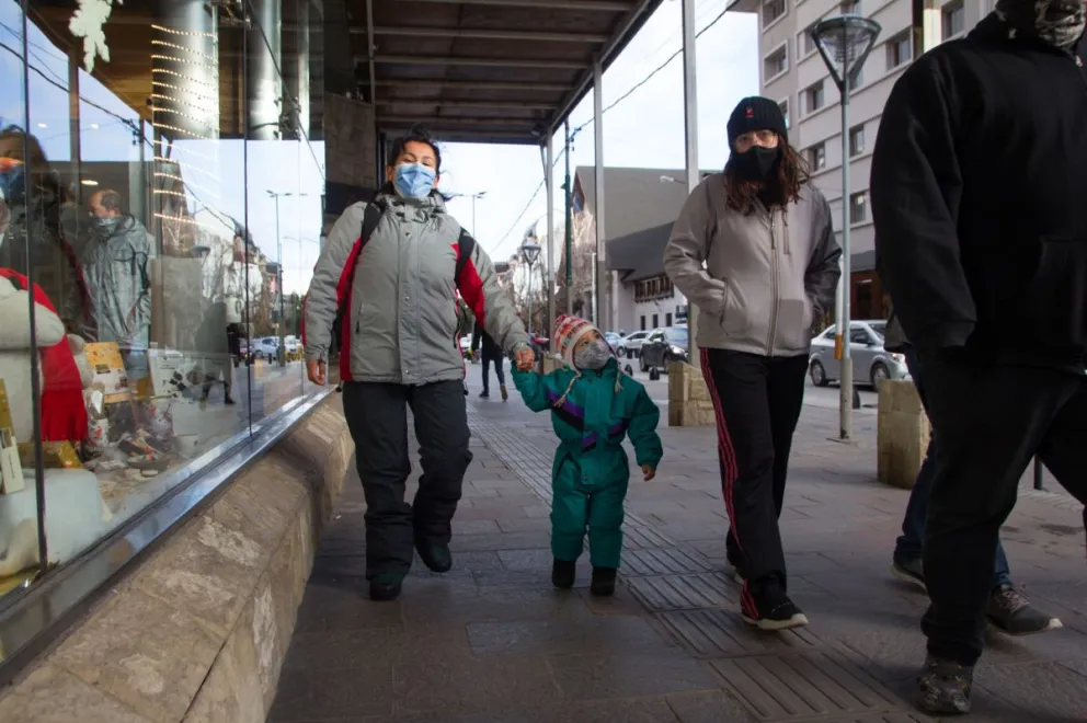 Una buena cantidad de turistas disfruta de Bariloche 