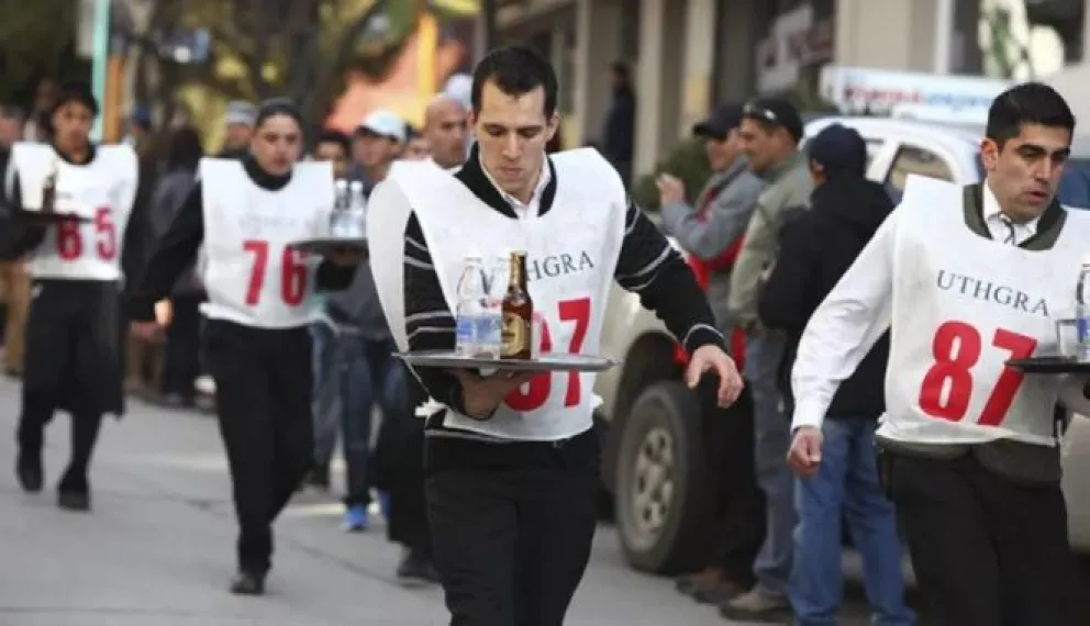 ¿Habrá concurso de hacheros y carrera de mozos?  