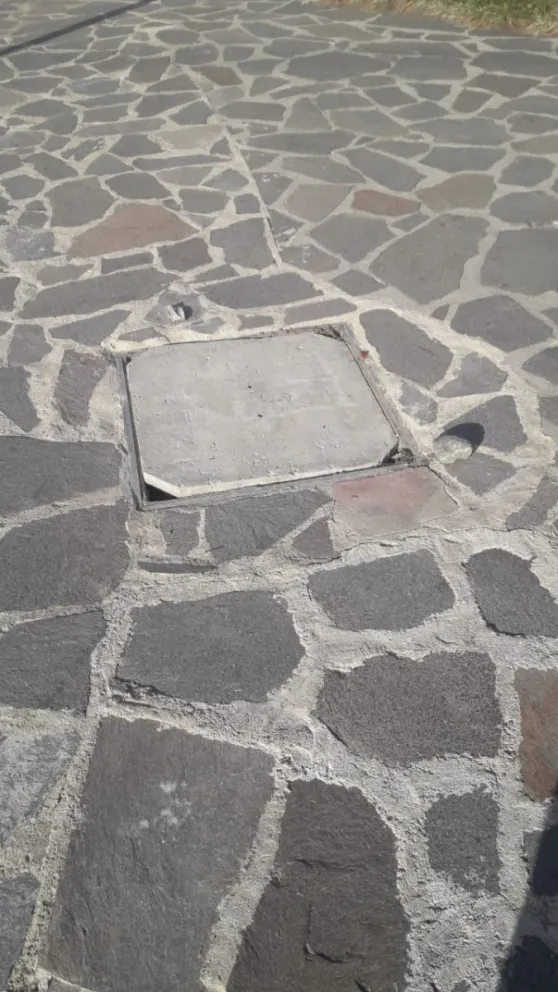 Repararon rápidamente el agujero en la vereda de Quaglia y Albarracín