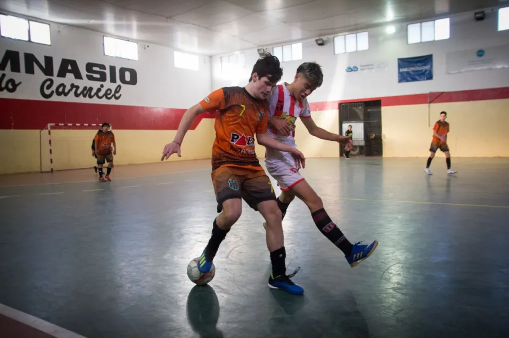 Casi 80 partidos en seis escenarios para este domingo