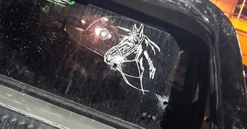 La joven baleada tiene veinte años y anoche debió ser intervenida quirúrgicamente