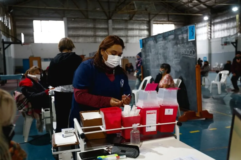 Domingo de vacunación abierta: entre gritos y risas
