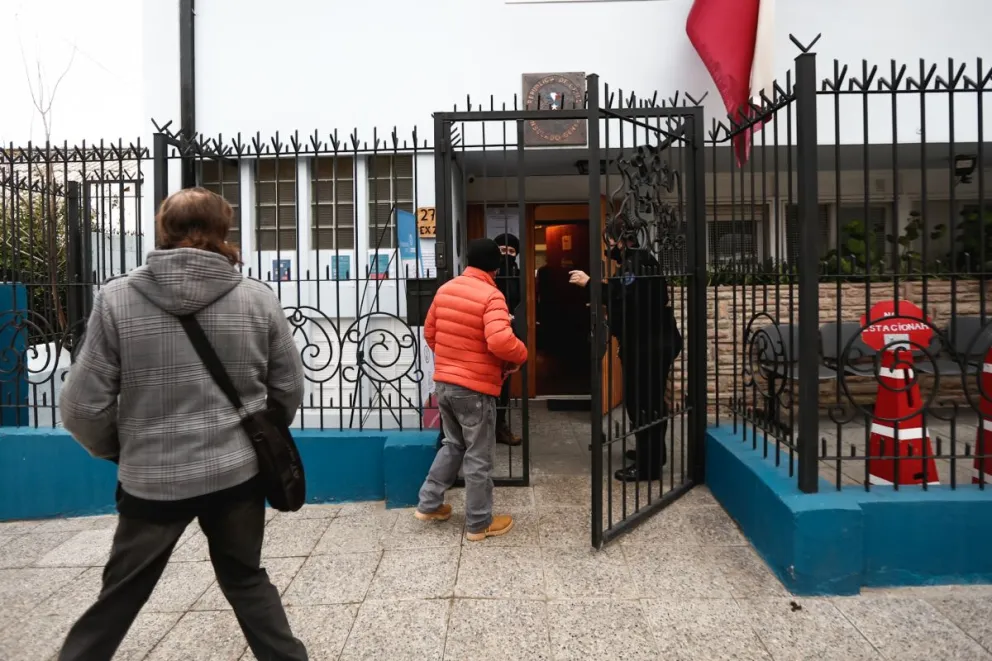Como en las elecciones primarias presidenciales, más de 500 personas de la región votaron en el consulado chileno. Foto de archivo. 