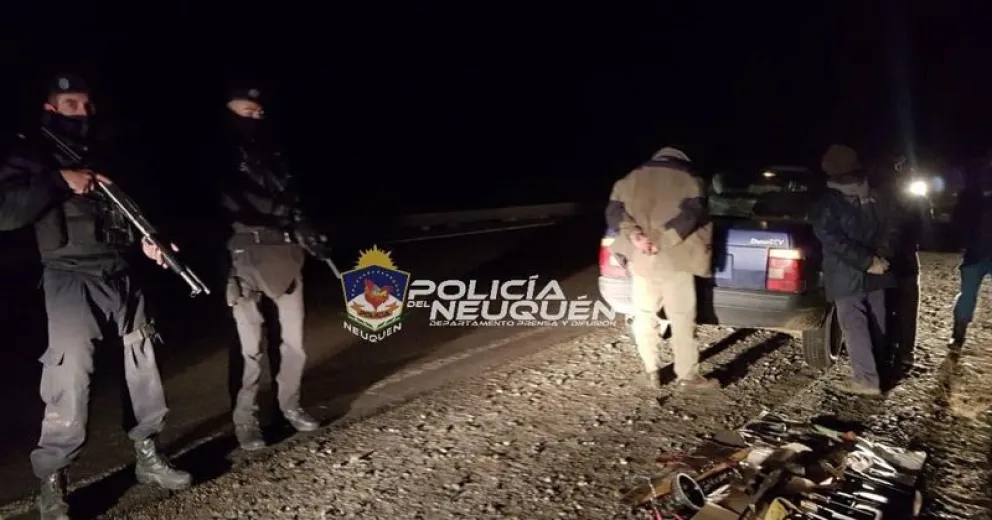 Barilochenses sorprendidos en plena caza furtiva en un campo cerca de Villa La Angostura