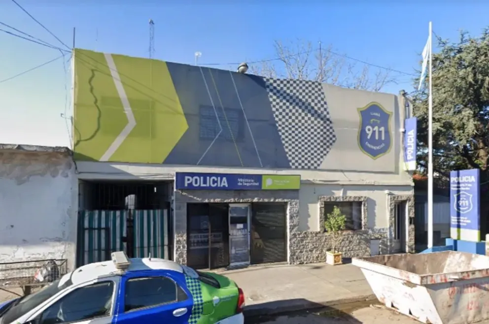 Presos limaron los barrotes de una celda y se fugaron de una comisaría