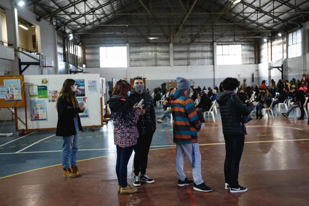 Comenzó la vacunación a menores de 29 años en Bariloche