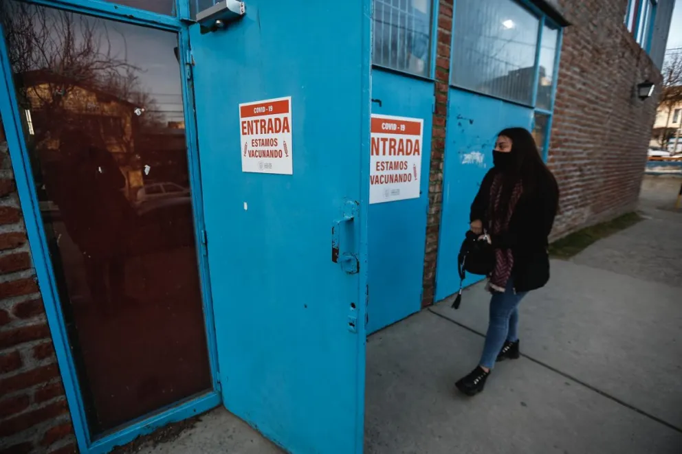 Bariloche tiene la mitad de la población vacunada parcialmente 