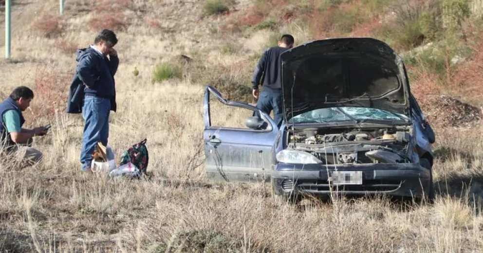 Dos mujeres hospitalizadas tras el aparatoso vuelco del auto en el que viajaban