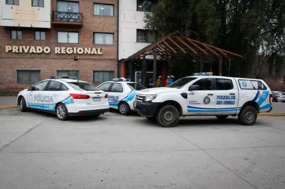 Un hombre se arrojó del segundo piso del HPR para escapar y murió