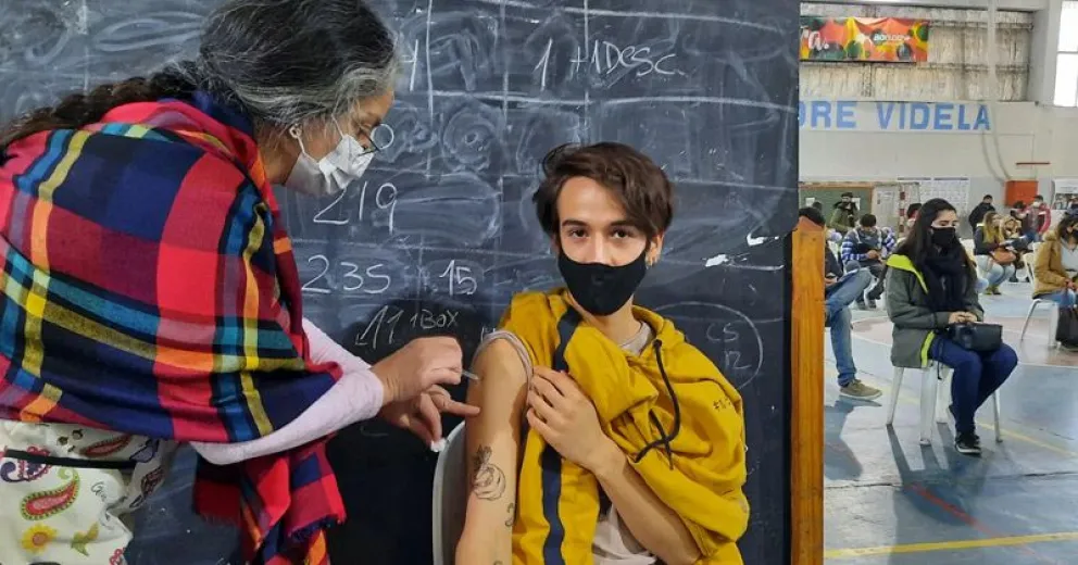 En Bariloche aplican cerca de 1400 dosis por día a mayores de 18 años  