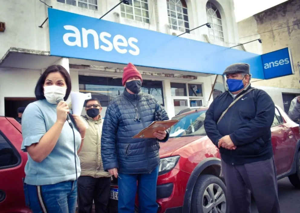 Policías retirados reclamaron en la calle: "Nos fuimos con las manos vacías"