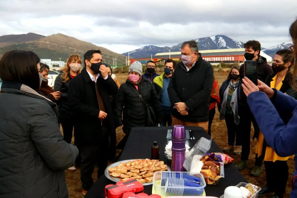 Más allá de recibir el terreno para la sede del barrio, los reclamos no cesan